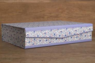 Schreibtischbox mit Blumenmotiv